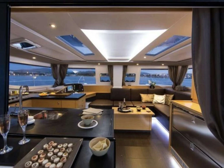 Verhuur Jacht Fountaine Pajot met vaarbewijs