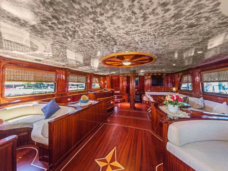 Custom S DOGU te huur van particulier of professional in Turkije