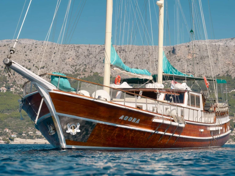 Huur een  Custom Built Aluminum Cutter AGORA in Krilo