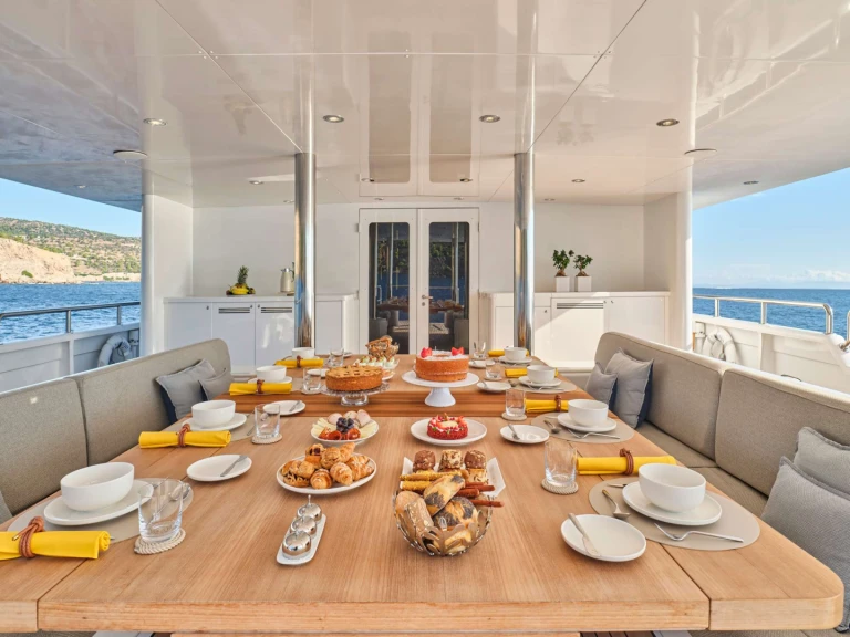Huur een Benetti SOJO in Athene
