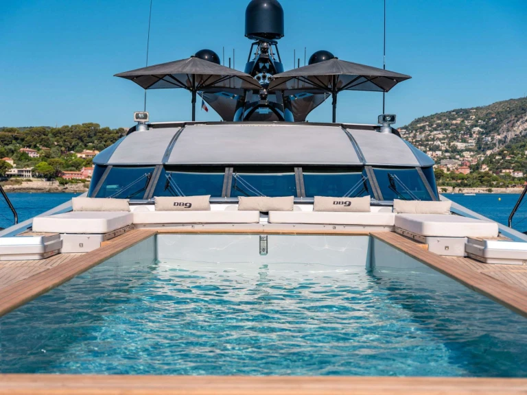 Huur een Palmer Johnson DB9 in San Remo
