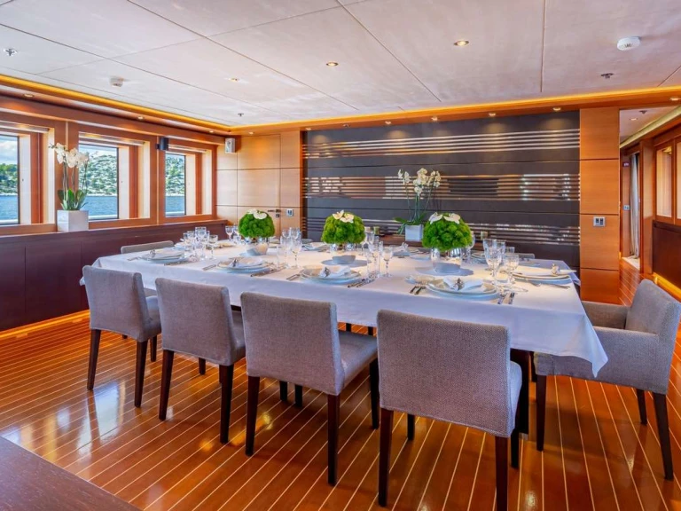 Verhuur Jacht Mondomarine met vaarbewijs