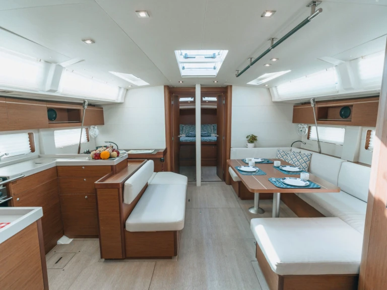 Jachthuur in Álimos - Bénéteau Oceanis 51.1 via SamBoat
