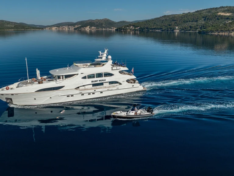IAG SILENT WORLD te huur van particulier of professional in Trogir