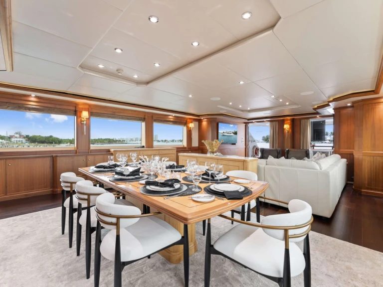 Bootverhuur Newport goedkoop INVICTUS