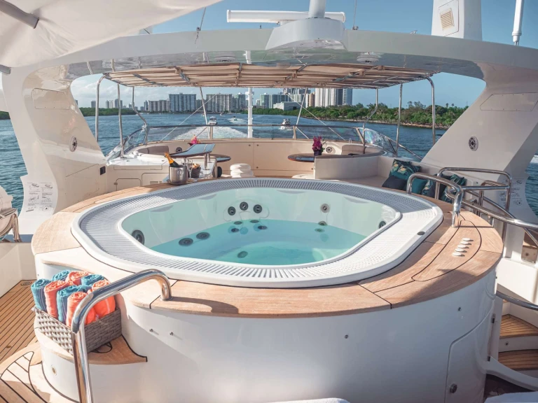 Huur Jacht met of zonder schipper Benetti in Sint Maarten