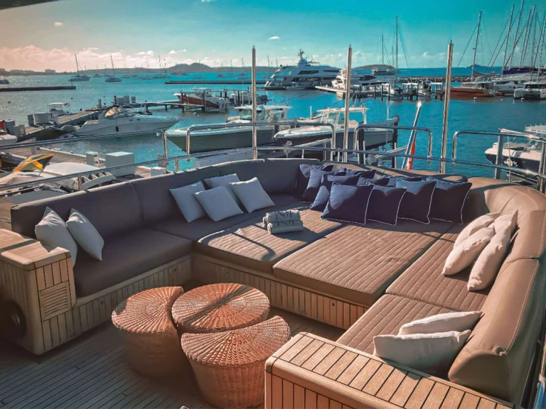 Huur Jacht met of zonder schipper ISA, RODRIGUEZ GROUP ITALY in Balearen