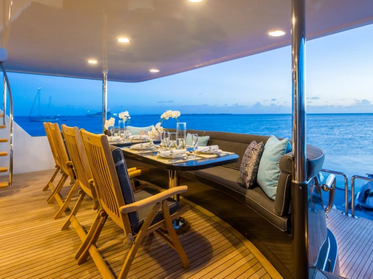 Huur een Crescent UNBRIDLED in Saint Thomas Island