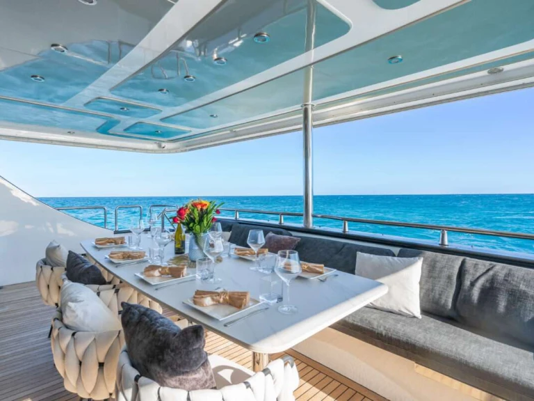 Bootverhuur Custom PRIVILEGE in Aventura via SamBoat