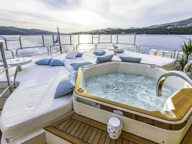 Jacht te huur in Trogir voor de beste prijs