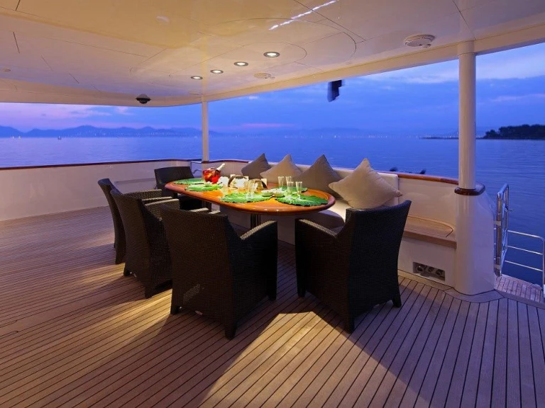 Huur een Custom SEA SHELL in Cannes