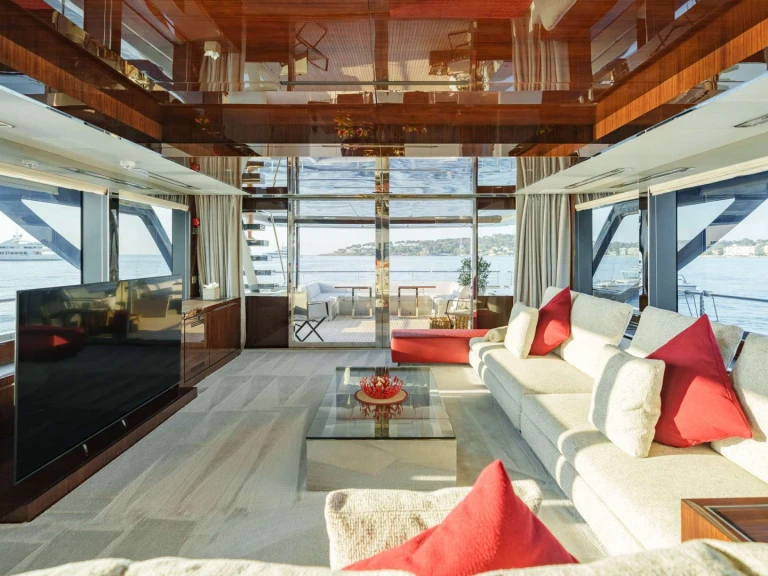 Huur een Riva BELLA DONNA in Antibes