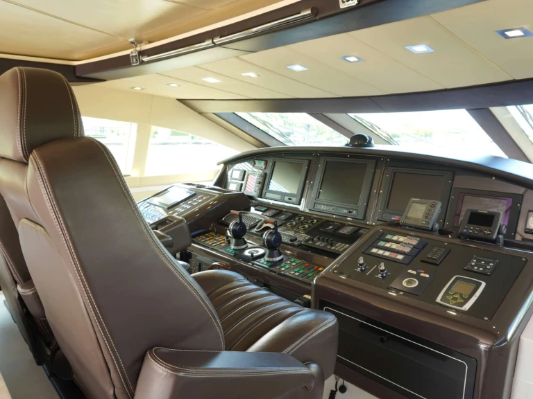 Mangusta Mangusta 105' te huur van particulier of professional in Miami