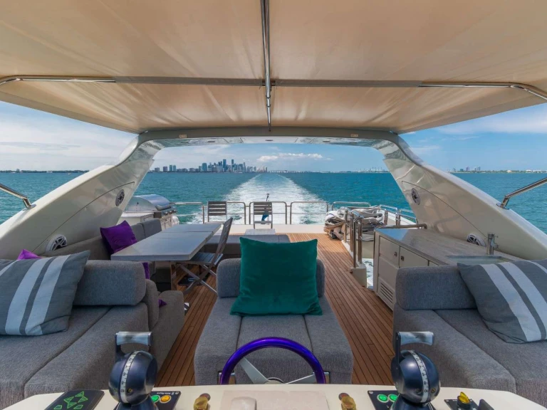 Bootverhuur Azimut Scarlet in Miami via SamBoat