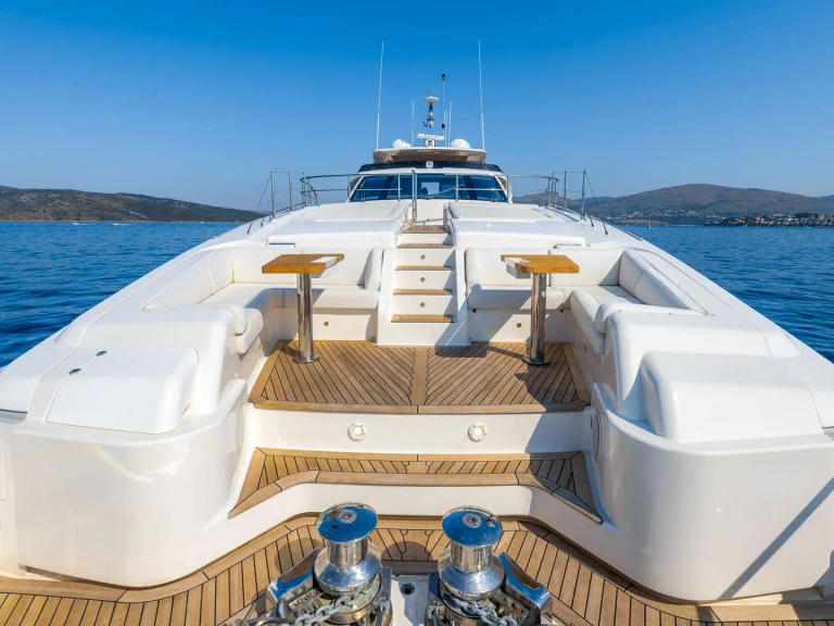 Verhuur Jacht Ferretti met vaarbewijs