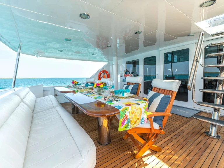 Bootverhuur Hatteras Magnum Ride in Newport via SamBoat