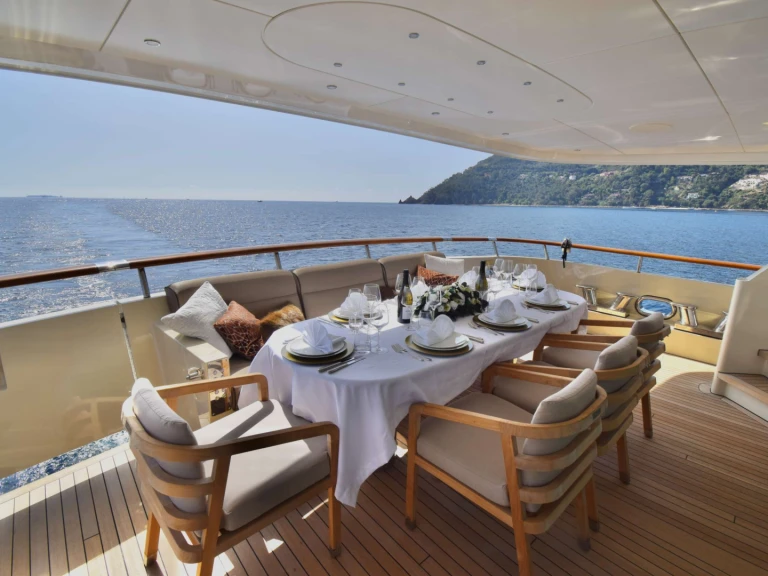 Huur een  Custom Built Aluminum Cutter ORIZZONTE in Napels