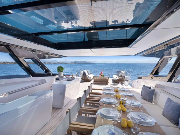 Huur een Ferretti IANASSA in Athene