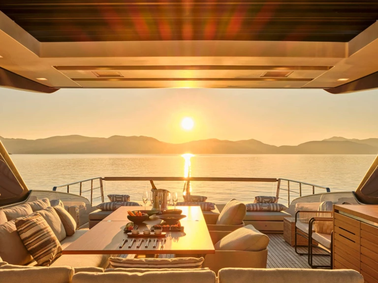 Huur een San Lorenzo AKASTI in Athene