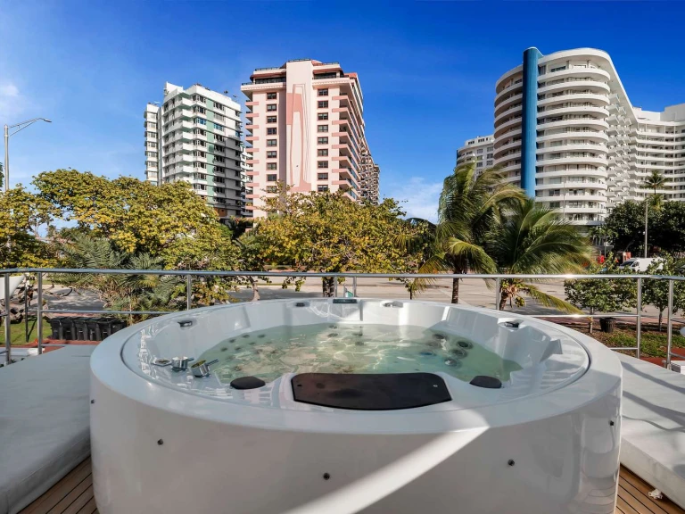 Jachthuur in Coconut Grove - Azimut Cloud 9 via SamBoat