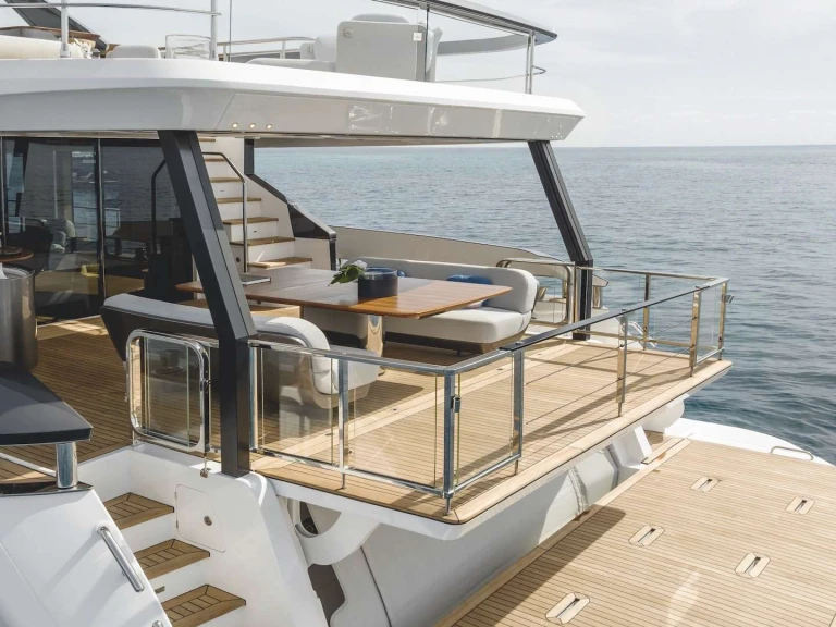 Bootverhuur Azimut First Horizon in Podstrana via SamBoat
