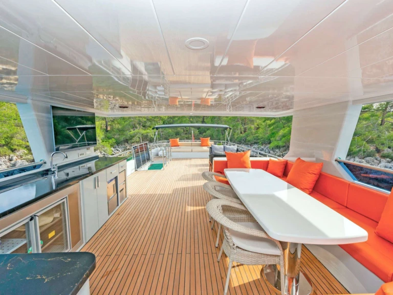 Custom SIMAY M te huur van particulier of professional in Griekenland
