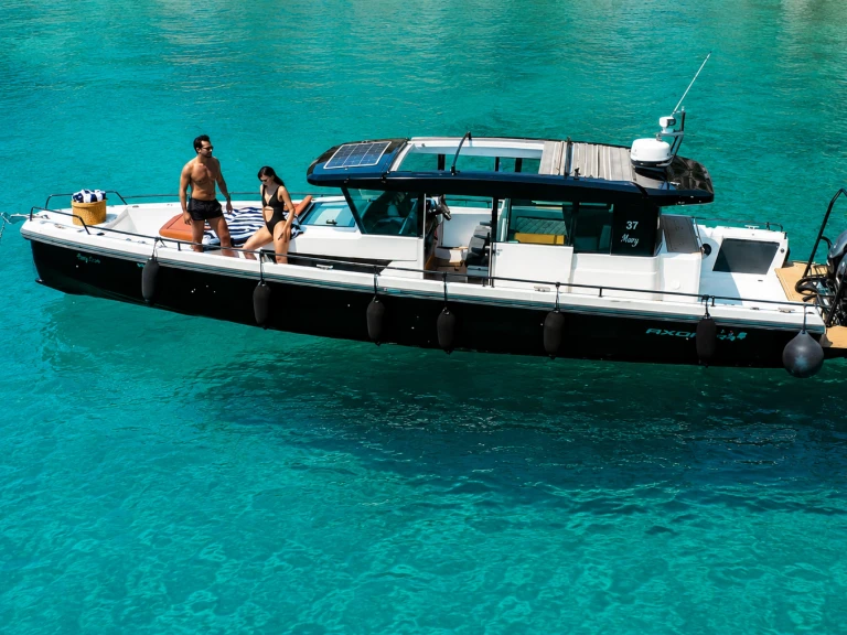 Bootverhuur Lávrio goedkoop Axopar 37 XC Cross Cabin