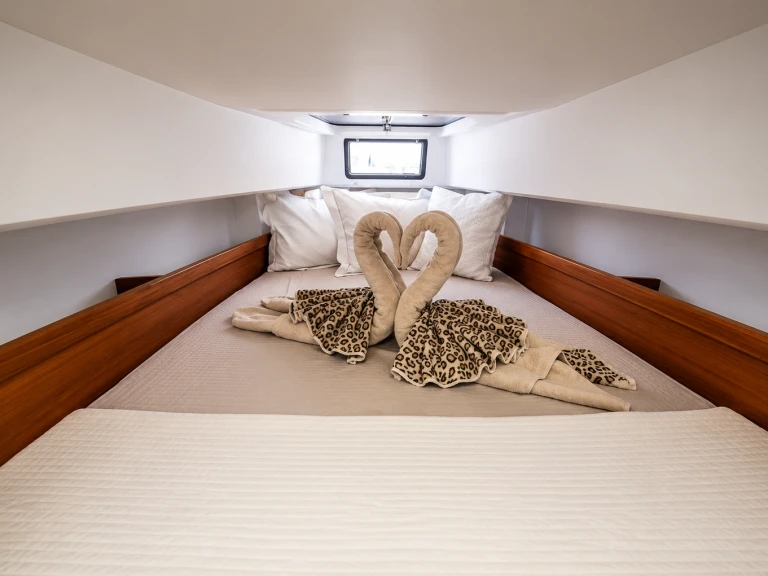 Bootverhuur Lávrio goedkoop Axopar 37 XC Cross Cabin