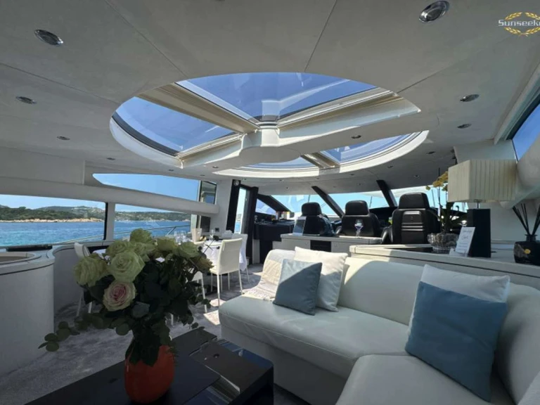 Sunseeker Light Blue te huur van particulier of professional in Poltu Quatu