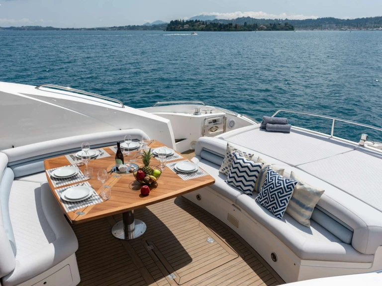 Verhuur Jacht in Gouviá - Sunseeker PHOENIX