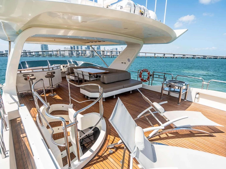 Azimut OWN THE NIGHT te huur van particulier of professional in Miami