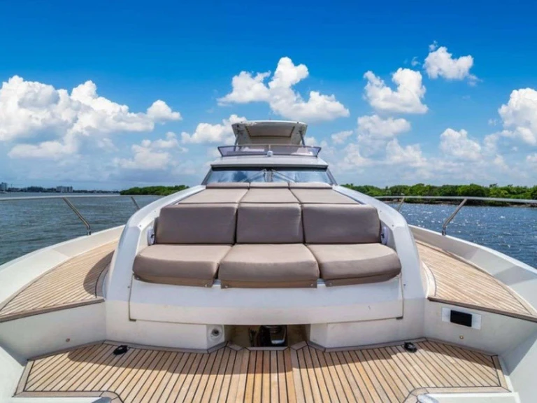 Huur een Prestige Yachts Oceana in Nassau