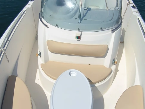 Verhuur Motorboot Jeanneau met vaarbewijs
