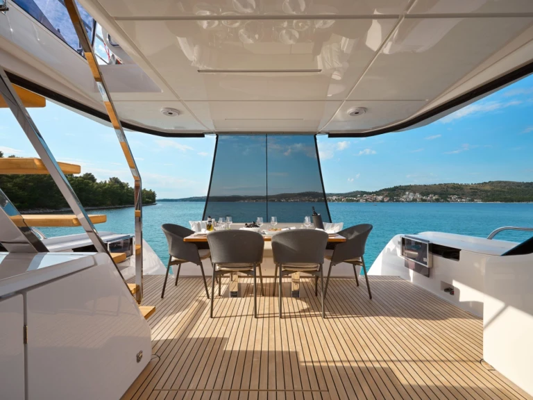 Huur een Ferretti WE2 in Šibenik