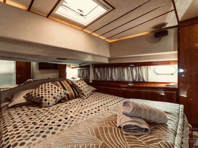 Huur een Ferretti Angelica in Riposto