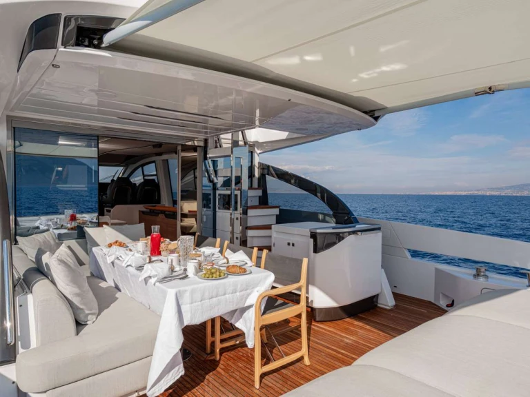 Huur Jacht met of zonder schipper Azimut in Castellammare di Stabia