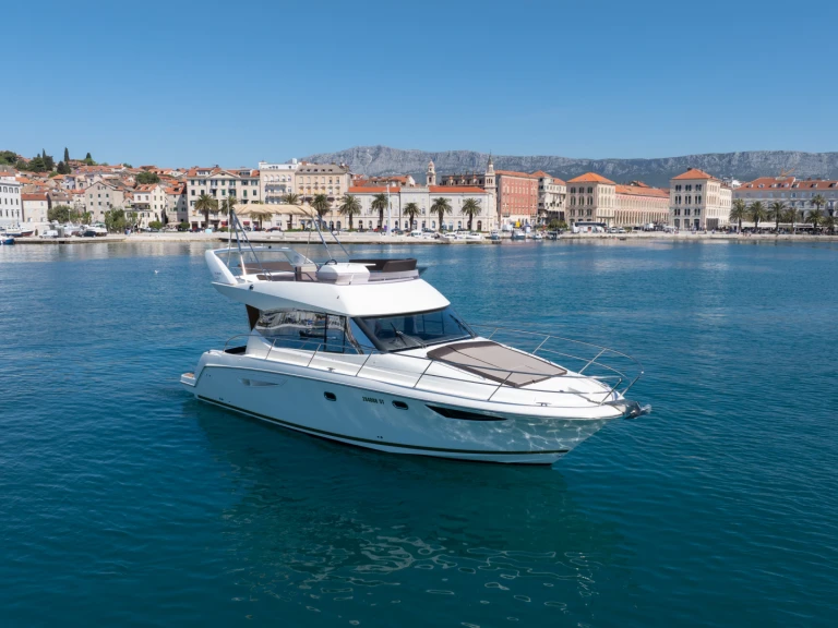 Huur een Jeanneau Prestige 400 Fly in Stobreč