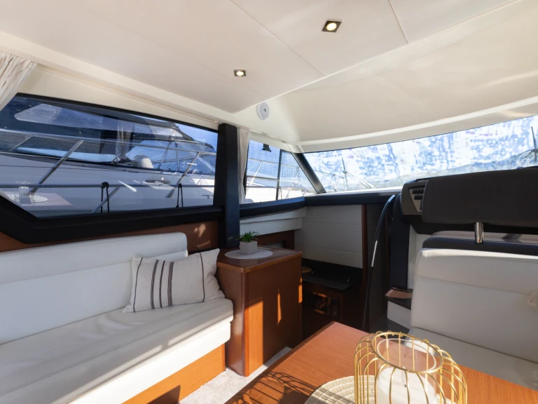 Huur een Jeanneau Prestige 400 Fly in Stobreč