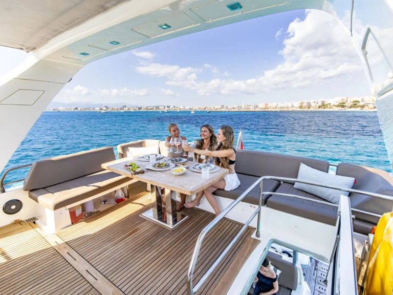 Bootverhuur Prestige Yachts BLUE M in Napels via SamBoat
