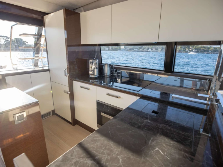 Prestige Yachts Apollonia te huur van particulier of professional in Provence-Alpes-Côte d'Azur