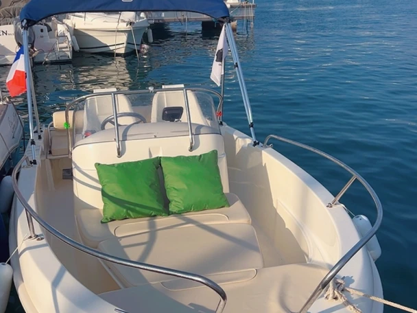 Verhuur Motorboot Jeanneau met vaarbewijs