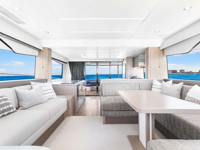 Huur een Sunseeker Done Deal in Bahama's