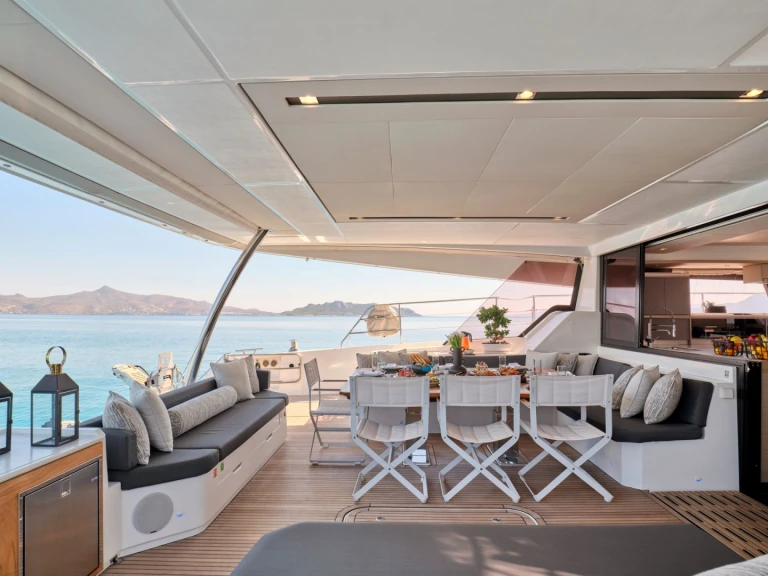 Verhuur Jacht Fountaine Pajot met vaarbewijs
