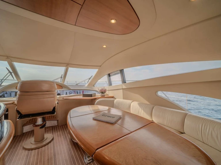 Huur een Azimut GRACE in Athene