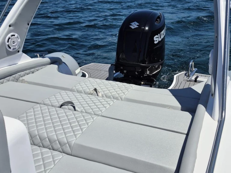 Bootverhuur mik mik 700 in Juan-les-Pins via SamBoat