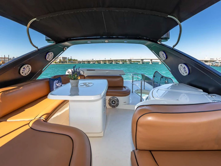 Bootverhuur Miami goedkoop Priceless