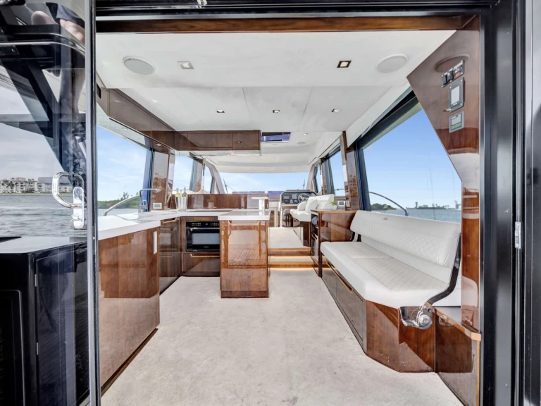 Bootverhuur Miami goedkoop Infinity