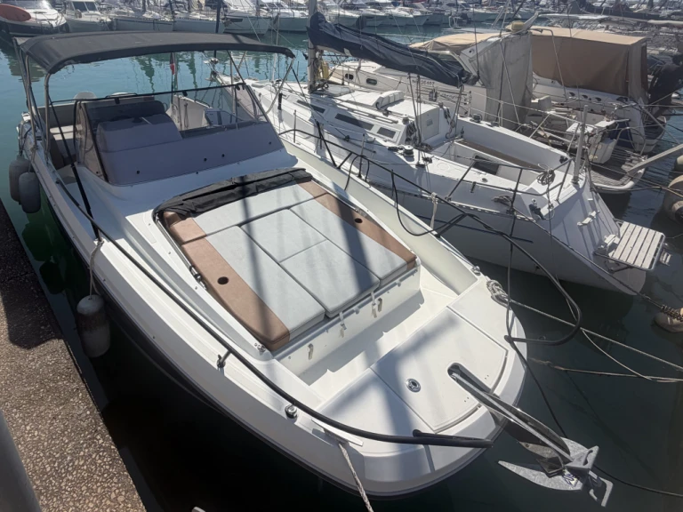 Verhuur Motorboot Bénéteau met vaarbewijs