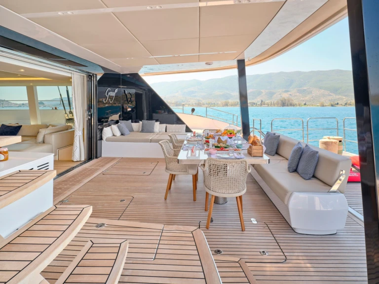 Huur een Sunreef GENNY in Piraeus