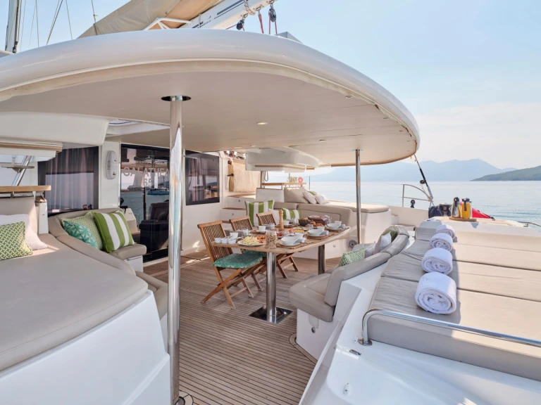 Verhuur Jacht in Néa Péramos - Fountaine Pajot WORLD'S END (MED)